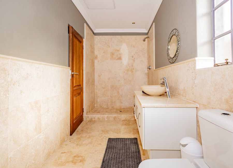 6 Bedroom Property for Sale in Vierlanden Western Cape